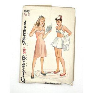 Simplicity 1075 Slip Bra Brassiere Tap Pants Panties Retro Lingerie Bust 32